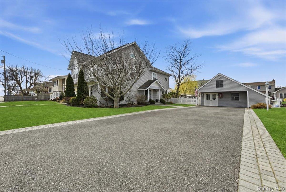 114 Araca Road Babylon, NY 11702 - Photo 3 of 50