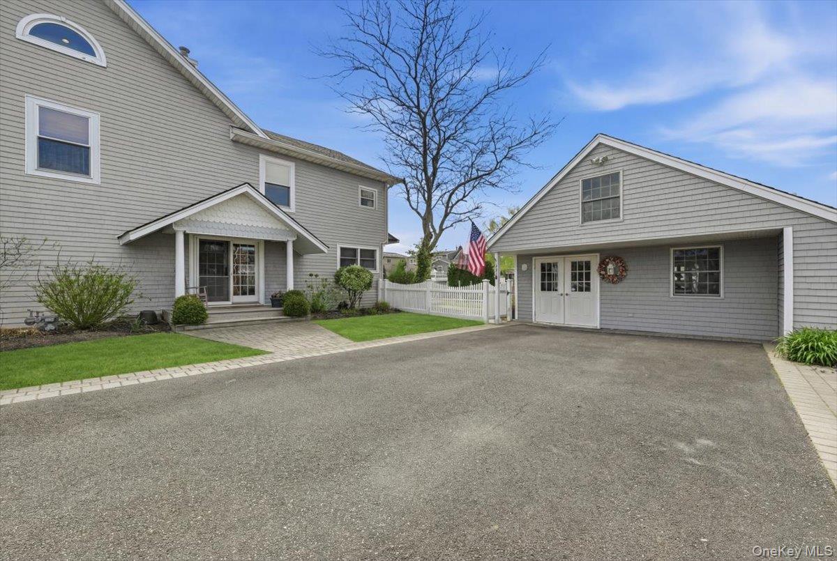 114 Araca Road Babylon, NY 11702 - Photo 4 of 50