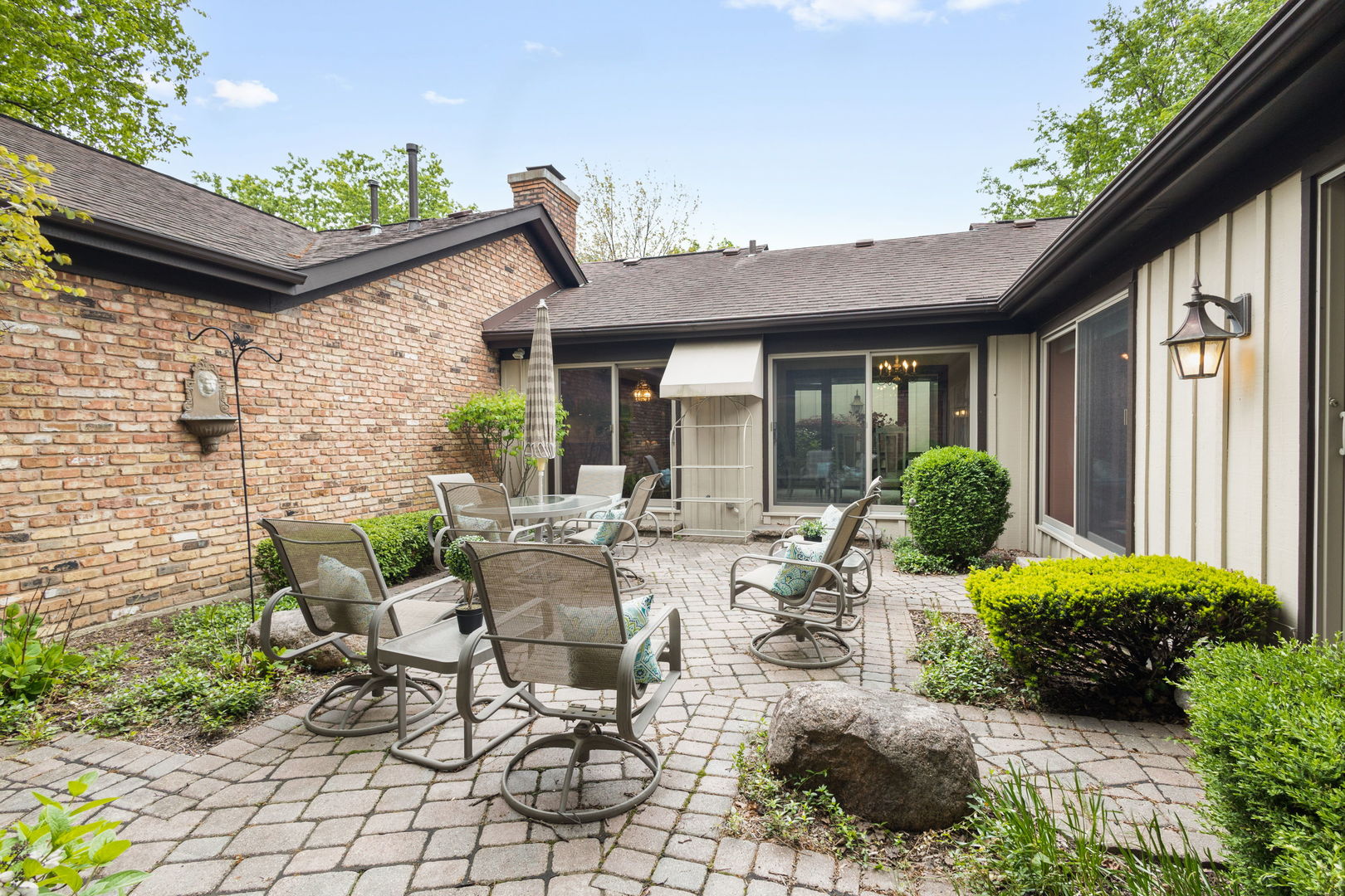 715 Tomlin Drive, Unit A1 Burr Ridge, IL 60527 - Photo 19 of 24 a view of a patio with table and chairs and potted plants
