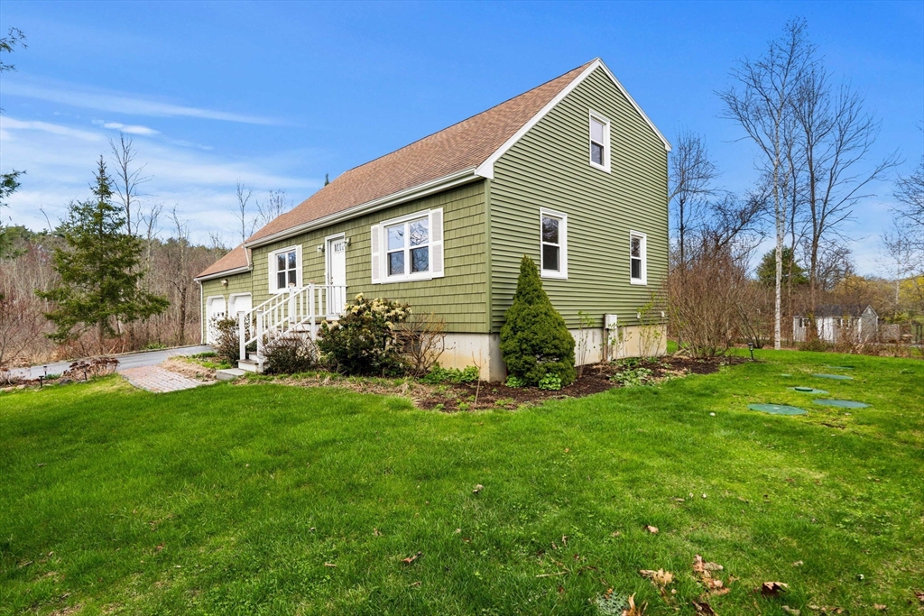 413 Wethersfield Street Rowley, MA 01969 - Photo 7 of 26