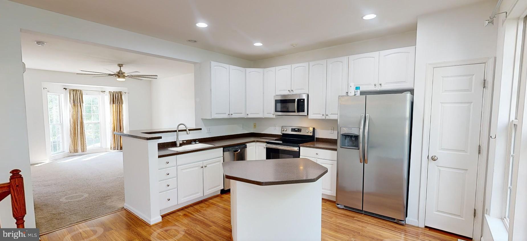 60 River Lane Delanco, NJ 08075 - Photo 4 of 29