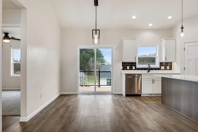 $500,000 | 270 Southern Drive, Holmen, WI 54636