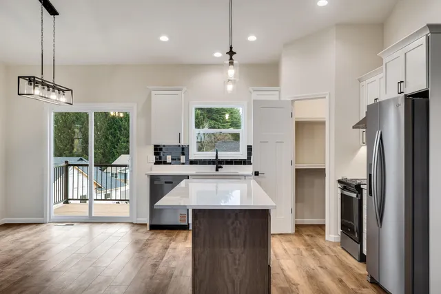 $500,000 | 270 Southern Drive, Holmen, WI 54636