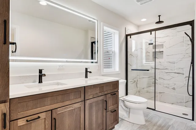 $500,000 | 270 Southern Drive, Holmen, WI 54636