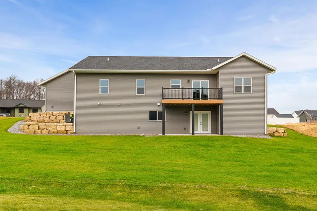$530,000 | 270 Southern Drive, Holmen, WI 54636