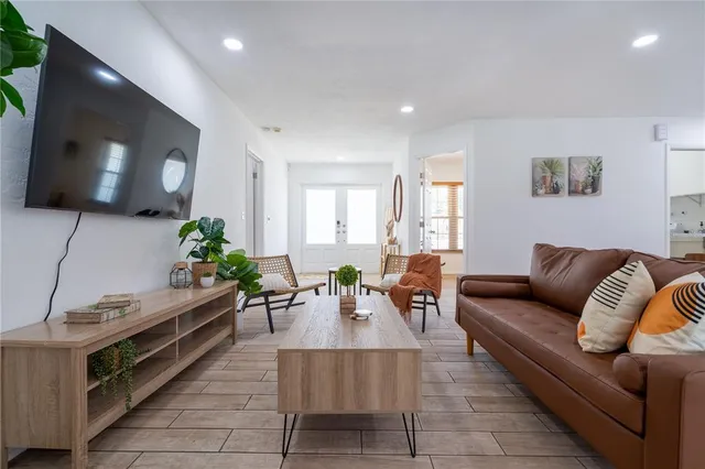 $3,995 | 7354 Biltmore Drive, Sarasota, FL 34231