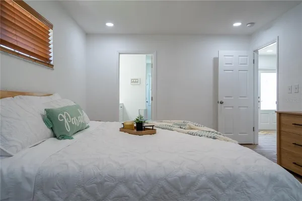 $3,800 | 7354 Biltmore Drive, Sarasota, FL 34231