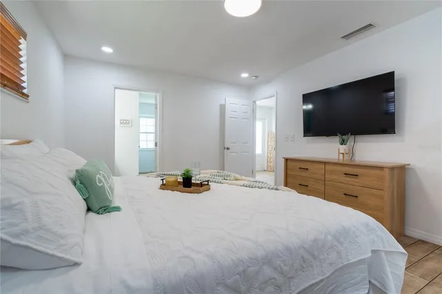 $3,995 | 7354 Biltmore Drive, Sarasota, FL 34231