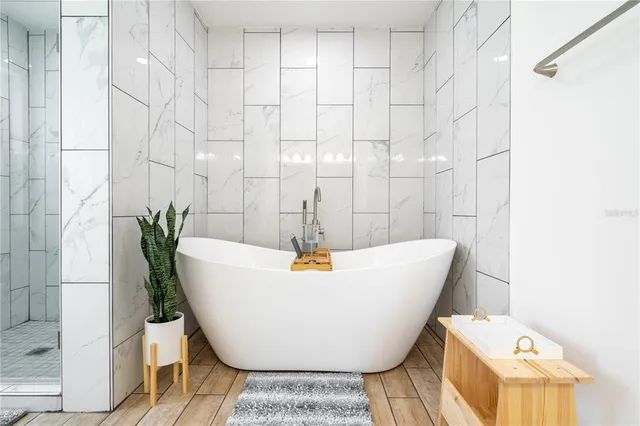 $3,995 | 7354 Biltmore Drive, Sarasota, FL 34231