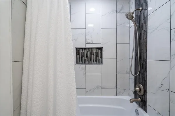 $3,800 | 7354 Biltmore Drive, Sarasota, FL 34231