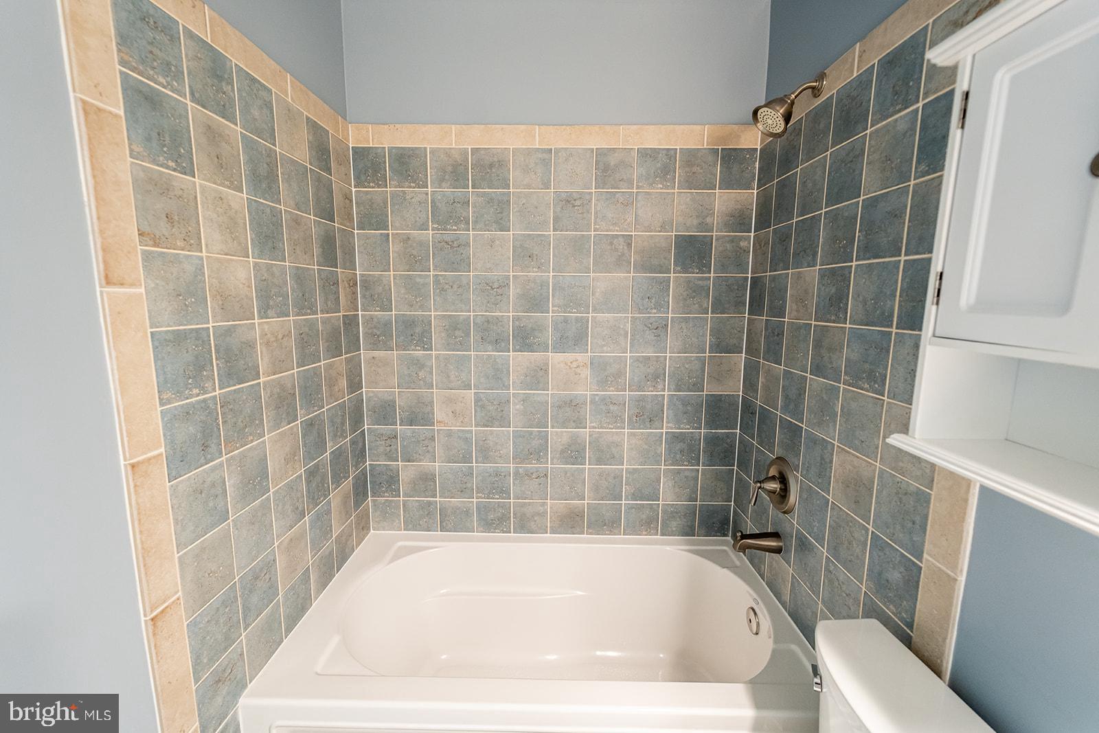 3237 Sutton Place Northwest, Unit A Washington, DC 20016 - Photo 37 of 54 2nd br full bath.