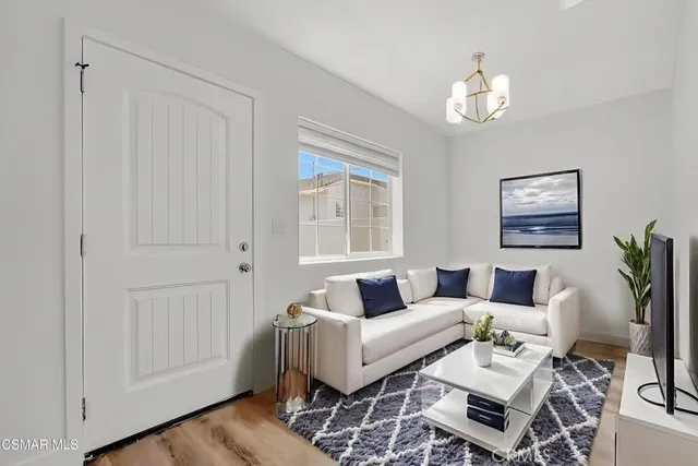 $2,100 | 18345 Bessemer Street, Tarzana, CA 91335