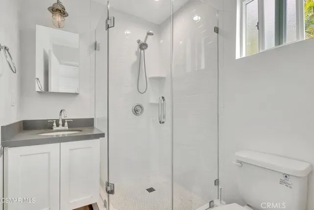 $2,100 | 18345 Bessemer Street, Tarzana, CA 91335