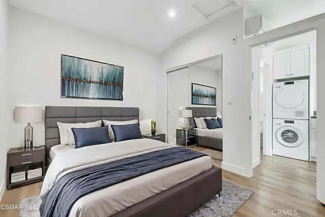 $2,100 | 18345 Bessemer Street, Tarzana, CA 91335