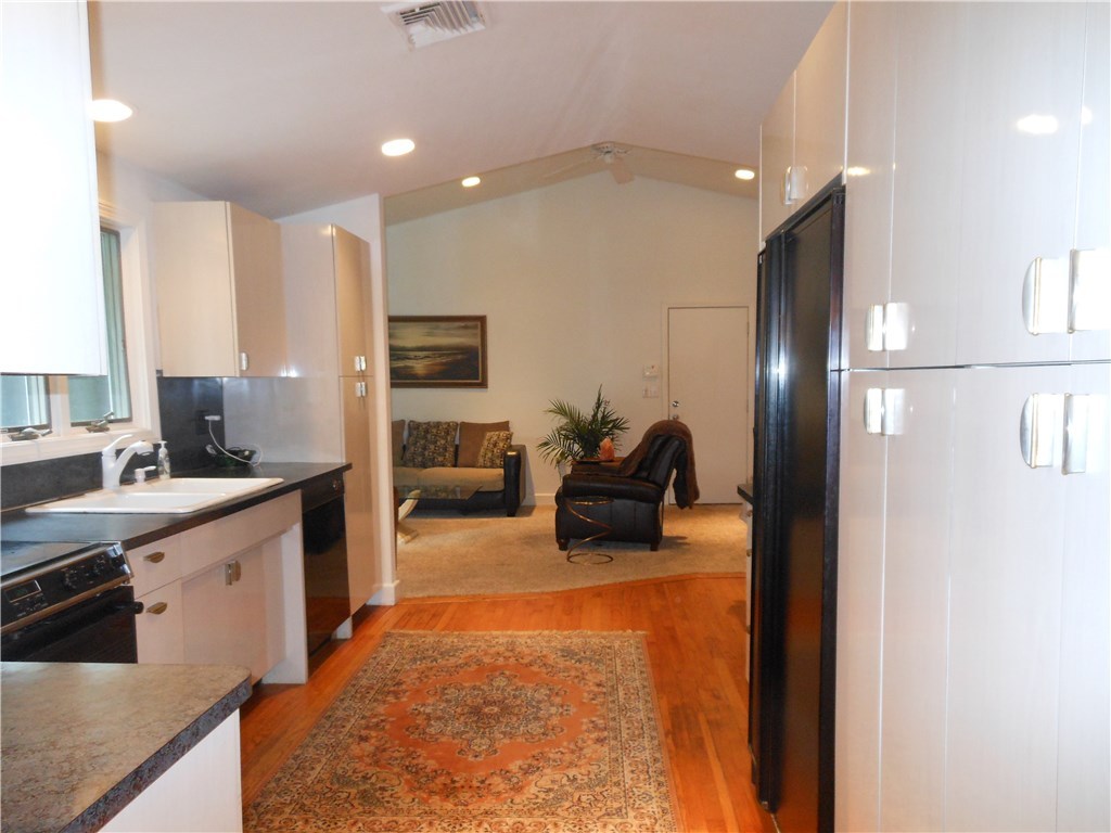 80 Glen Ridge Road Cranston, RI 02920 - Photo 11 of 32