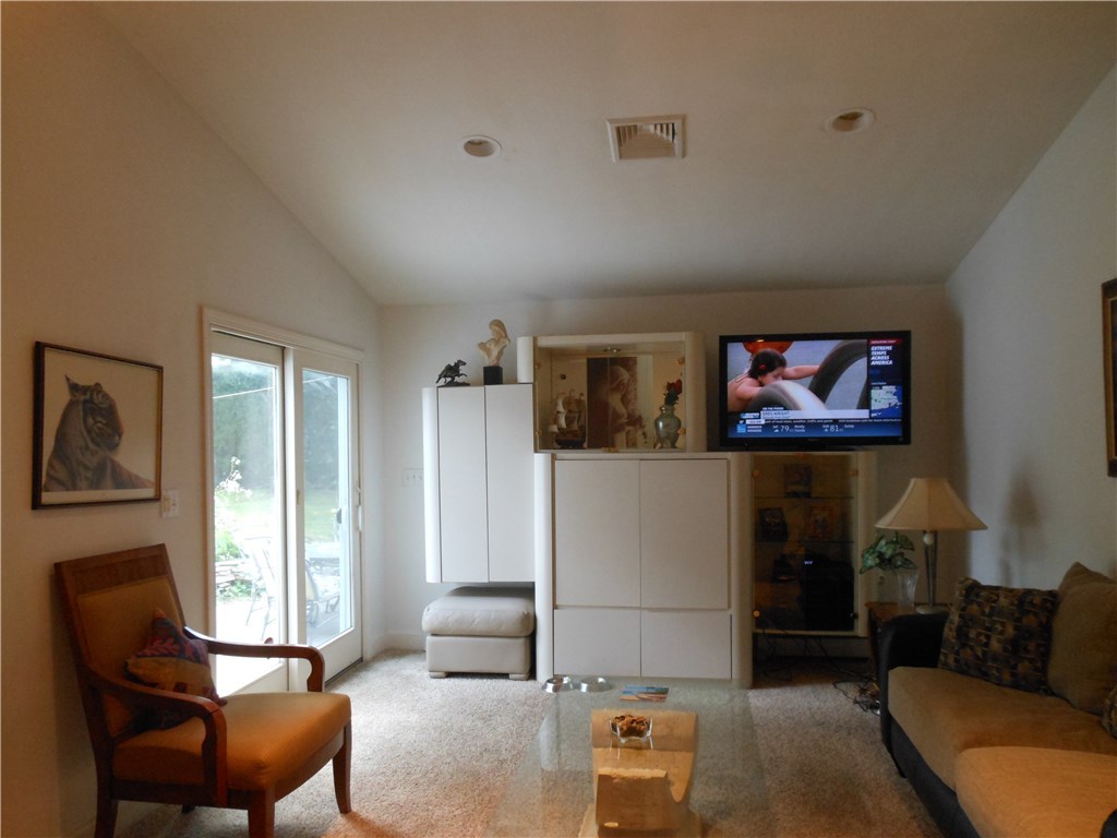 80 Glen Ridge Road Cranston, RI 02920 - Photo 12 of 32