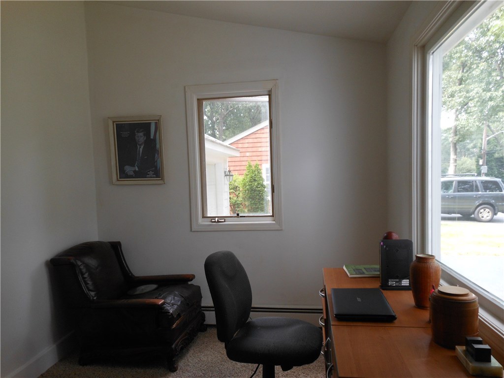 80 Glen Ridge Road Cranston, RI 02920 - Photo 14 of 32