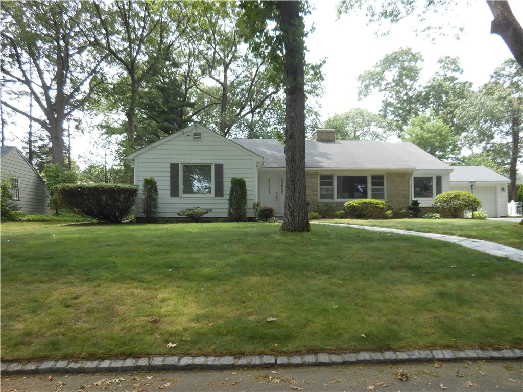 80 Glen Ridge Road Cranston, RI 02920 - Photo 3 of 32