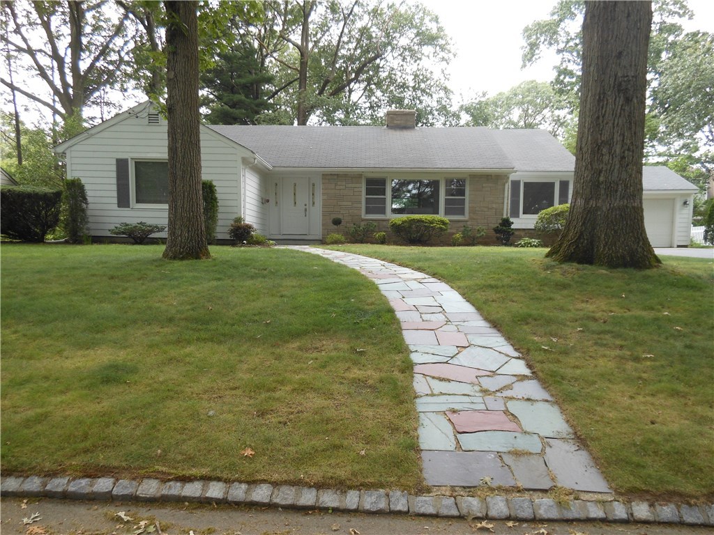 80 Glen Ridge Road Cranston, RI 02920 - Photo 4 of 32