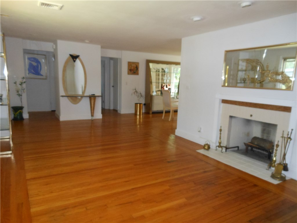 80 Glen Ridge Road Cranston, RI 02920 - Photo 5 of 32