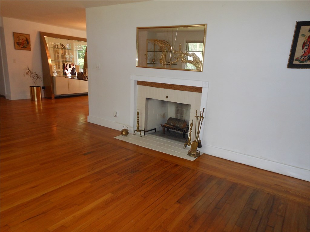 80 Glen Ridge Road Cranston, RI 02920 - Photo 6 of 32