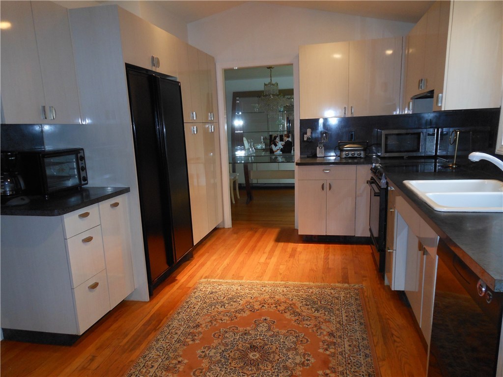 80 Glen Ridge Road Cranston, RI 02920 - Photo 9 of 32