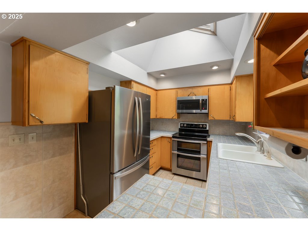 402 Northside Road Sutherlin, OR 97479 - Photo 12 of 46 a kitchen with stainless steel appliances a stove a refrigerator and a sink