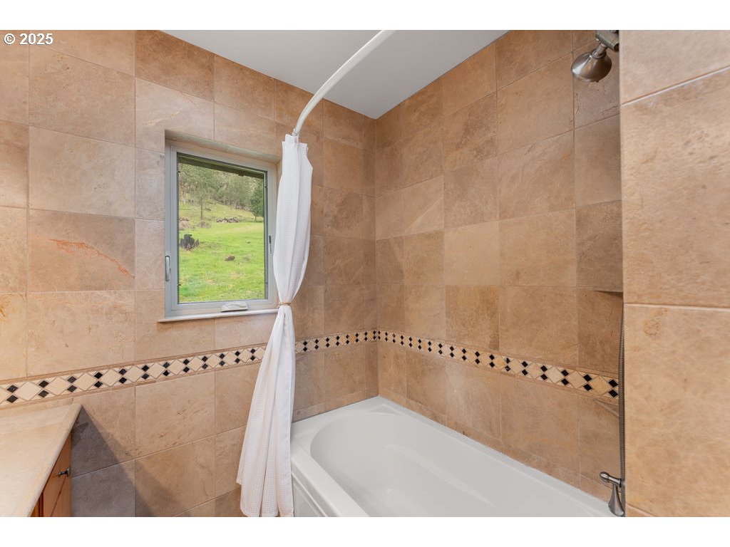 402 Northside Road Sutherlin, OR 97479 - Photo 18 of 46 a bathroom with a bathtub and a shower