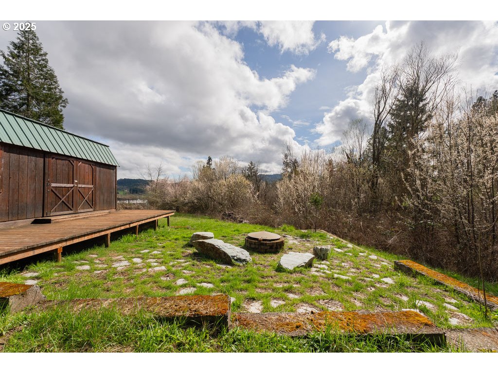 402 Northside Road Sutherlin, OR 97479 - Photo 36 of 46 a backyard of a house with yard and outdoor seating