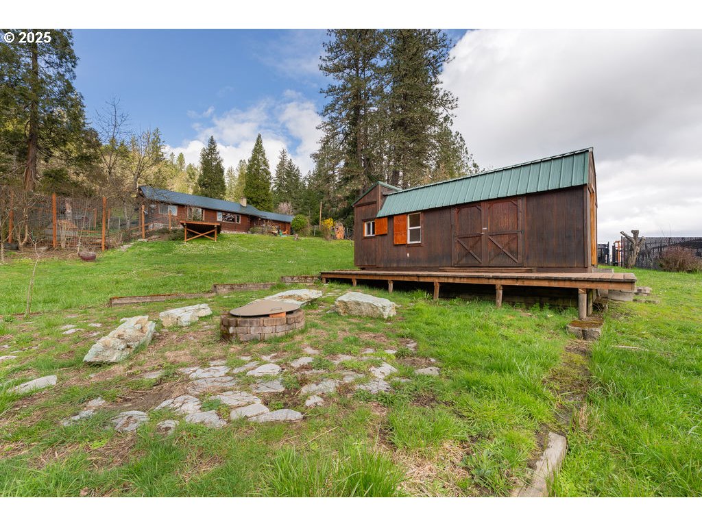 402 Northside Road Sutherlin, OR 97479 - Photo 37 of 46 a view of a backyard with wooden fence