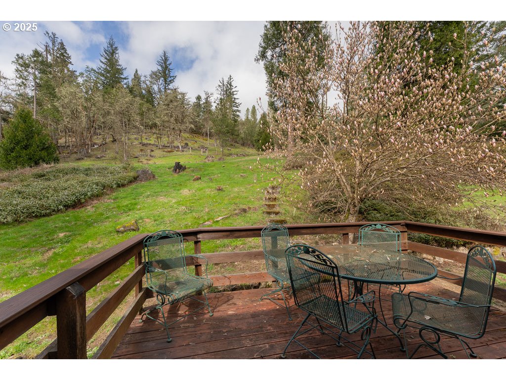 402 Northside Road Sutherlin, OR 97479 - Photo 39 of 46 a view of outdoor space and yard