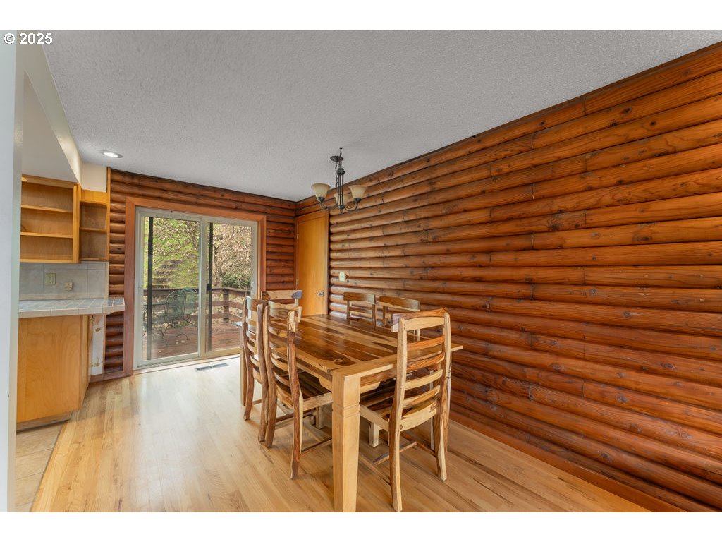 402 Northside Road Sutherlin, OR 97479 - Photo 10 of 46 a view of entryway with wooden floor