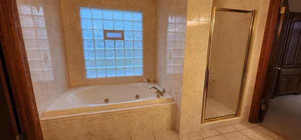 $649,900 | 8098 South Meadowcreek Court, Franklin, WI 53132
