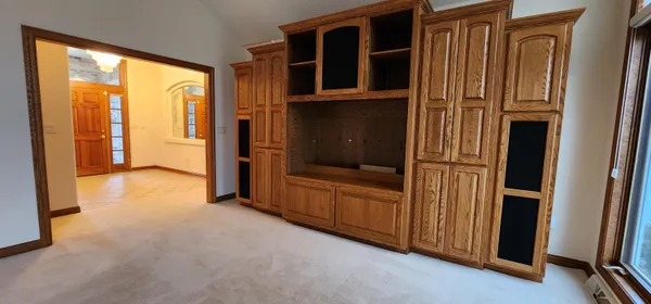 $649,900 | 8098 South Meadowcreek Court, Franklin, WI 53132