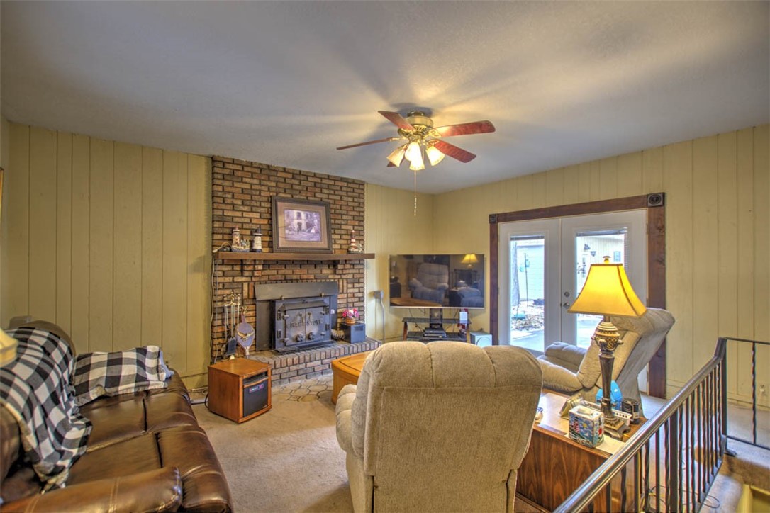 4552 North Prairie View Road Argenta, IL 62501 - Photo 9 of 28 Family room