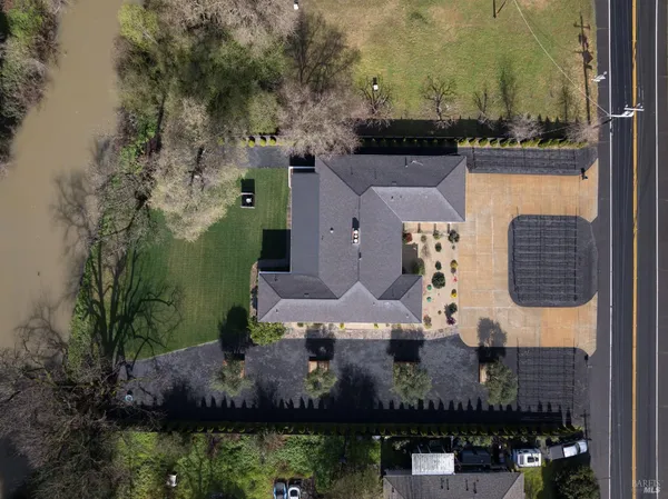 $2,195,000 | 201 Silverado Trail North, St. Helena, CA 94574