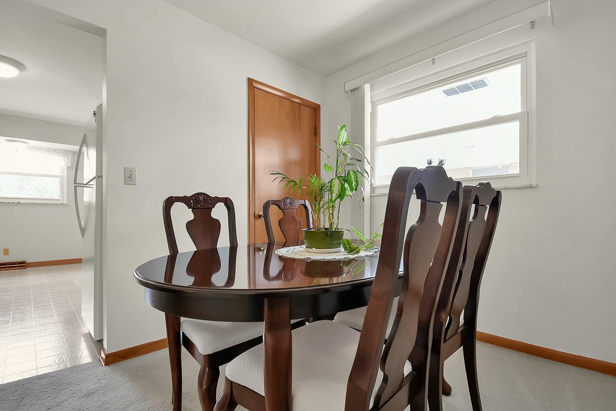1285 Bernhard Road Columbus, OH 43227 - Photo 11 of 35 Dinette