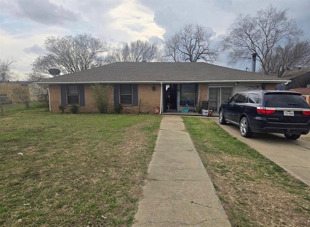 Ranch-style house featuring brick siding and roof with shingles