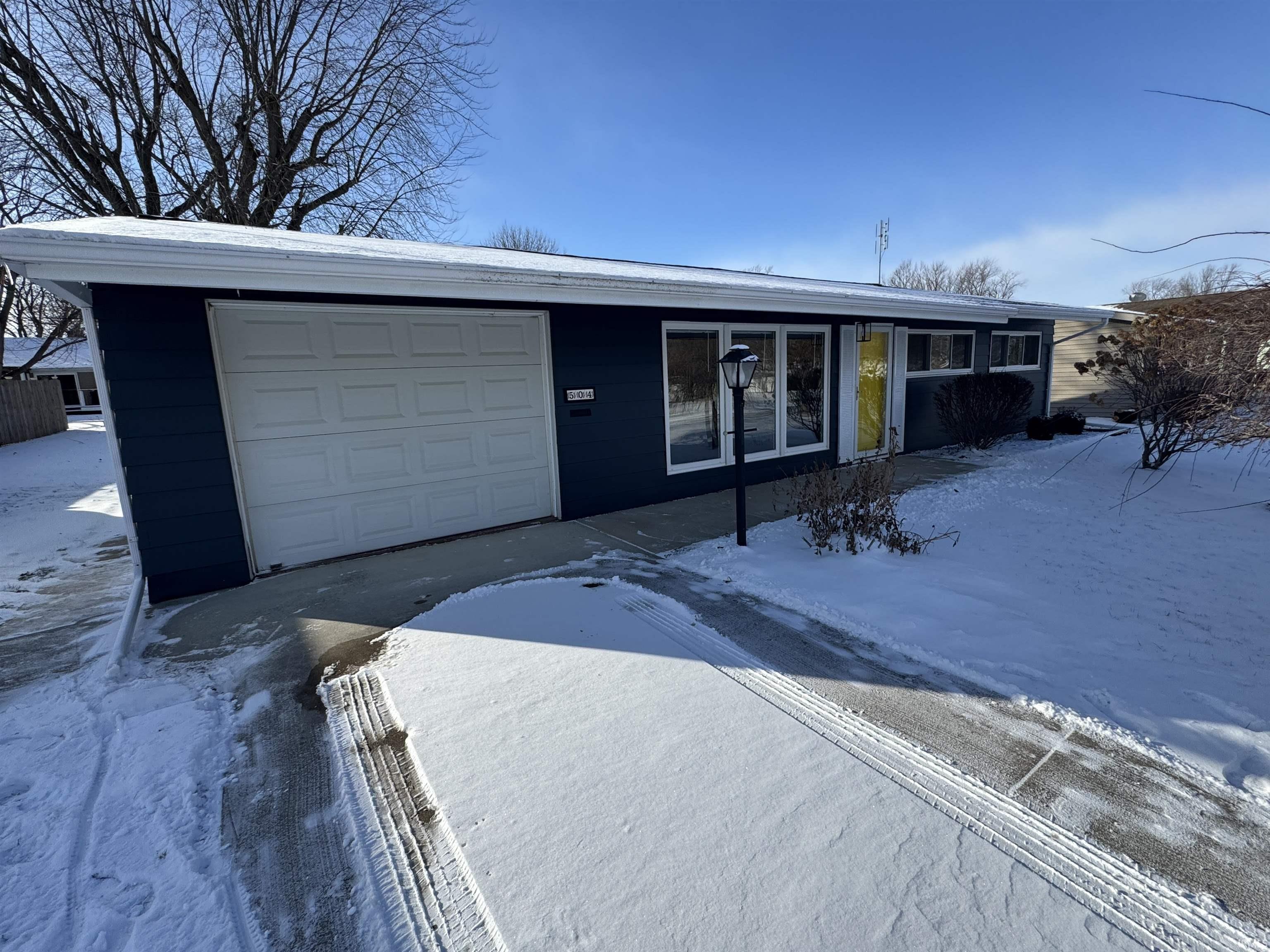 504 Stratton Way Decatur, IN 46733 - Photo 2 of 17