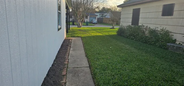 a view of a pathway with a yard