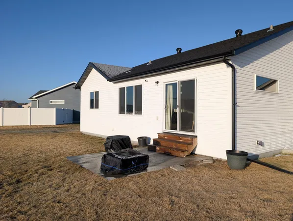 $515,000 | 3760 Merrifield Drive South, Fargo, ND 58104
