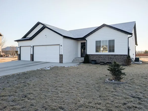 $515,000 | 3760 Merrifield Drive South, Fargo, ND 58104