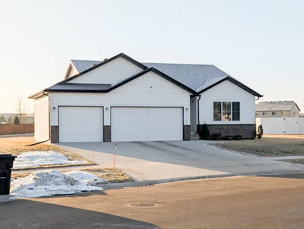 $515,000 | 3760 Merrifield Drive South, Fargo, ND 58104