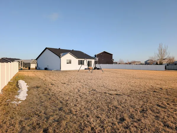 $515,000 | 3760 Merrifield Drive South, Fargo, ND 58104