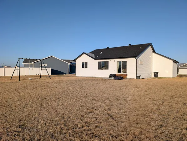 $515,000 | 3760 Merrifield Drive South, Fargo, ND 58104