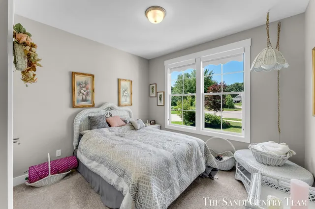 $689,900 | 17952 Spring Tree Court, Spring Lake, MI 49456