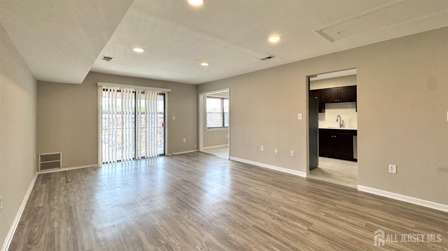 1511 Raspberry Court Edison, NJ 08817 - Photo 10 of 14