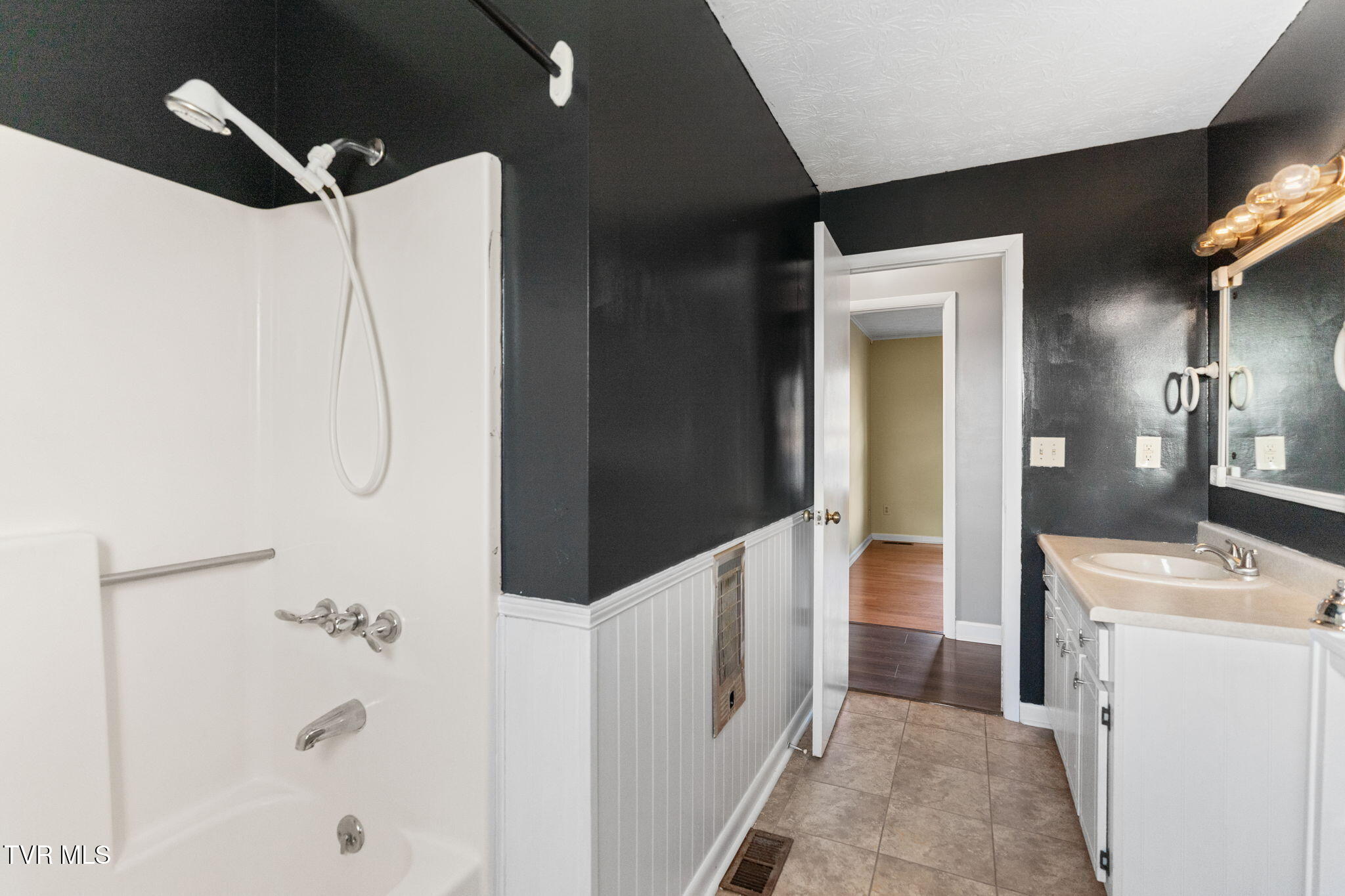 255 Sioux Trail Greeneville, TN 37743 - Photo 14 of 37 17-web-or-mls-DSC00596