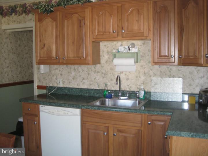44 Reeger Avenue Hamilton, NJ 08610 - Photo 5 of 15 Gallery Image 5