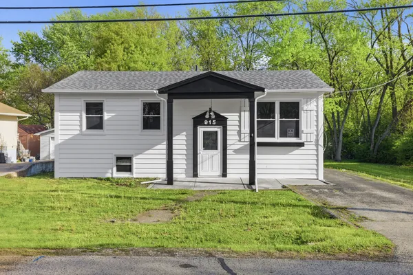 $304,900 | 915 Mayfield Drive, Round Lake Beach, IL 60073